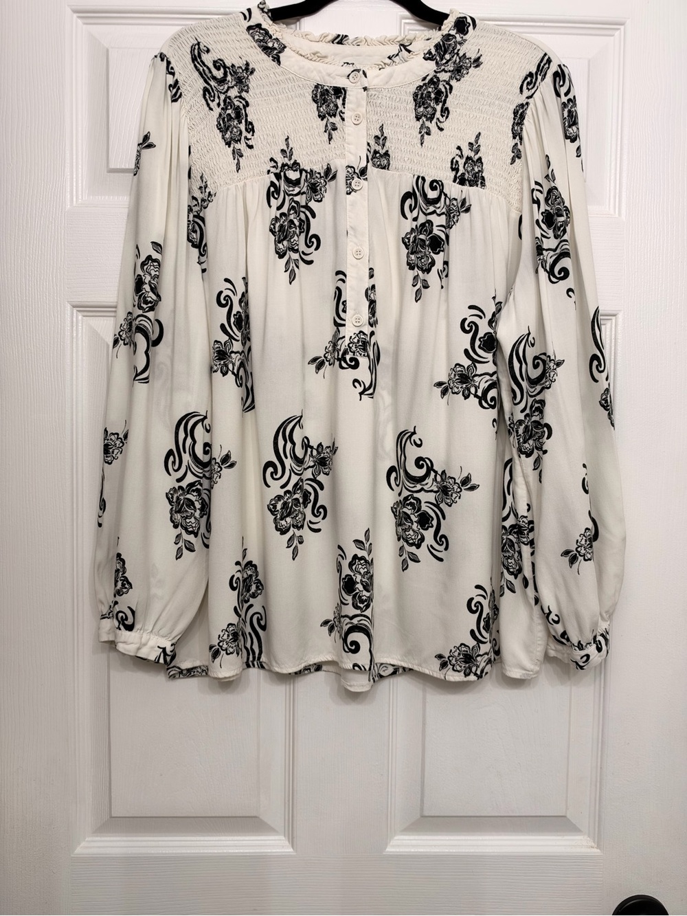 Lane Bryant Ivory Black Floral Smocked Button Blouse Size 18
